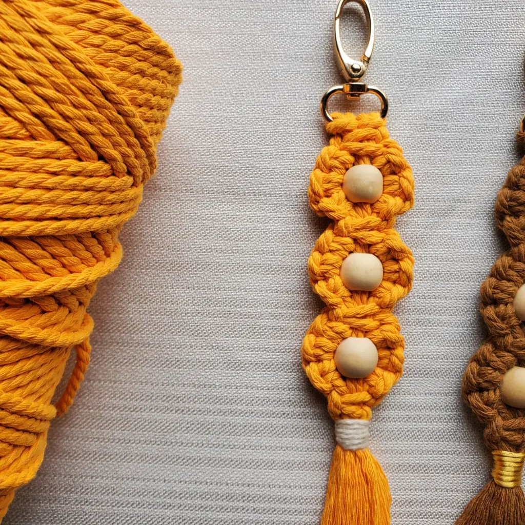 Ceren llavero de macramé3.webp