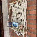 🌿 Descubre la elegancia artesanal de 'Margaret', nuestro tapiz de macramé con repisa de madera. Cada nudo está tejido a mano con hilo de algodón, creando una pieza única que añadirá calidez y estil (3).webp