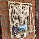 🌿 Descubre la elegancia artesanal de 'Margaret', nuestro tapiz de macramé con repisa de madera. Cada nudo está tejido a mano con hilo de algodón, creando una pieza única que añadirá calidez y estil (2).webp