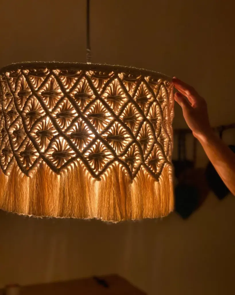 ✨Lámpara 'Irene'✨ 😮_💨🤌🏻Convierte tu espacio en un lugar acogedor. Un lugar de calma donde puedes llegar luego de un día movido. Donde puedes tener y disfrutar esa tranquilidad que tanto n (1).webp