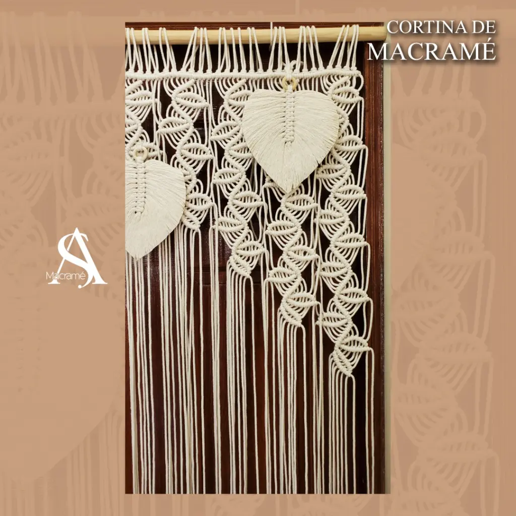 🧵 Cortina de marcramé 🚪Esta hermosa cortina es un buen separador en la puerta que desees. #macrameplanthangers #macrameplanthanger #macramejewelry #macrameinspiration #macramebrasil #modernm (3).webp