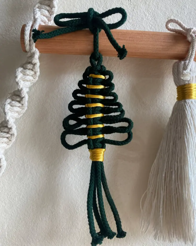 ✨ La navidad está a la vuelta de la esquina ✨🎄 Es momento de elegir esos elementos que van a destacar tu decoración Navideña. Decora bonito, decora diferente, usa macramé 🧶 (4).webp