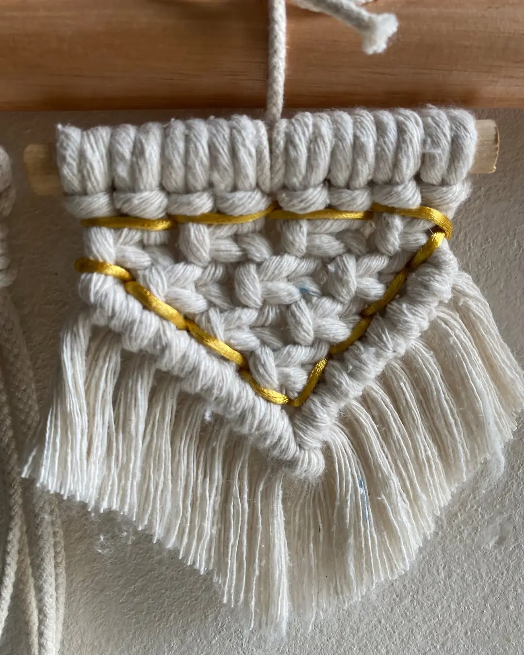 ✨ La navidad está a la vuelta de la esquina ✨🎄 Es momento de elegir esos elementos que van a destacar tu decoración Navideña. Decora bonito, decora diferente, usa macramé 🧶 (5).webp