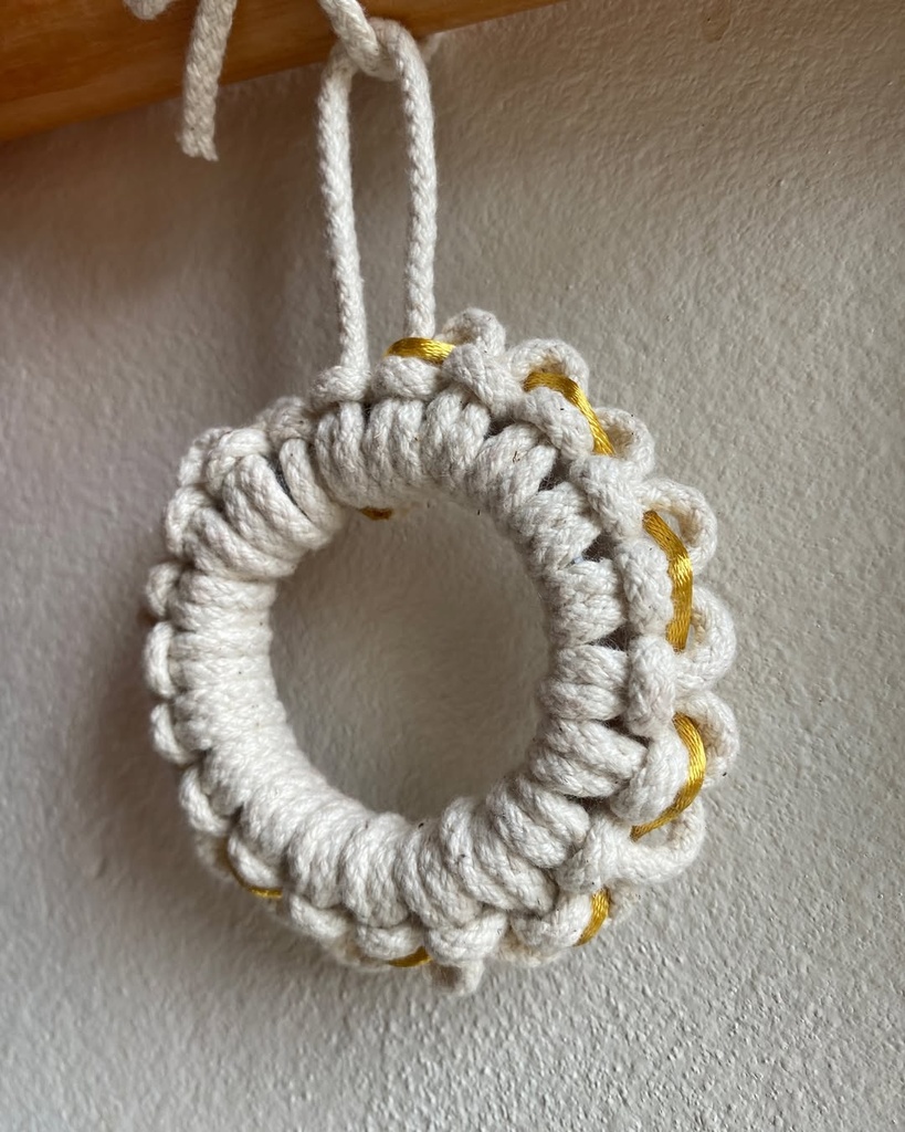 ✨ La navidad está a la vuelta de la esquina ✨🎄 Es momento de elegir esos elementos que van a destacar tu decoración Navideña. Decora bonito, decora diferente, usa macramé 🧶 (6).jpg