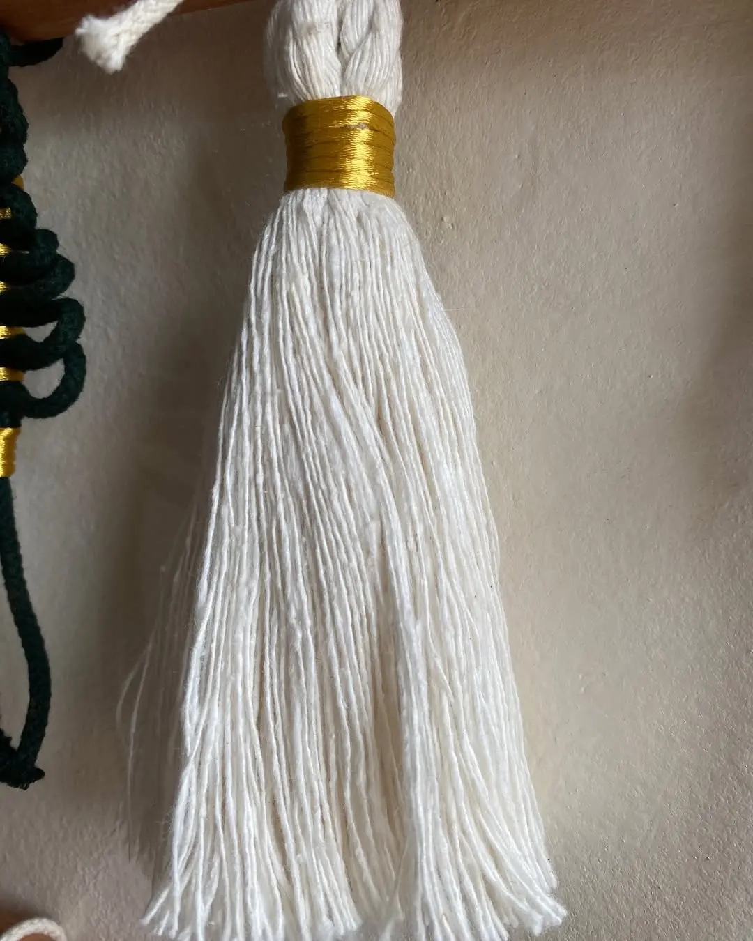 ✨ La navidad está a la vuelta de la esquina ✨🎄 Es momento de elegir esos elementos que van a destacar tu decoración Navideña. Decora bonito, decora diferente, usa macramé 🧶 (3).webp