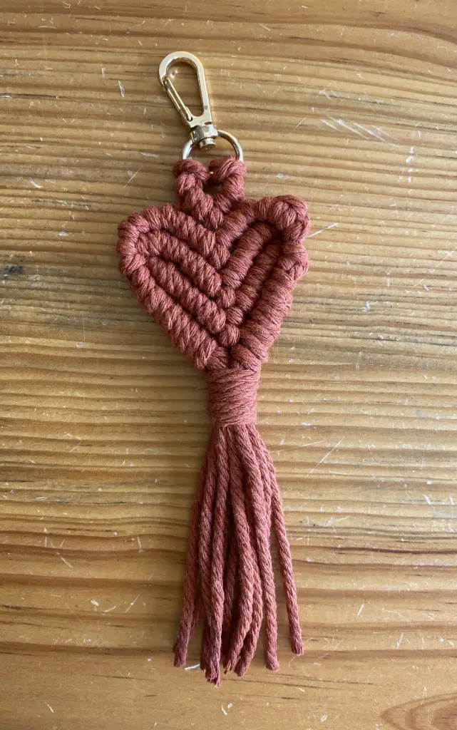 «Corazón» | Llavero de macramé (Sin nombre)