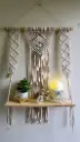 «Menna» | Tapíz de macramé con repisa