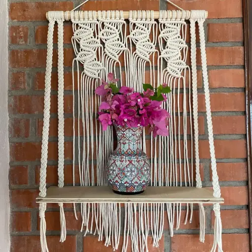 «Rosemary» | Tapíz de macramé con repisa