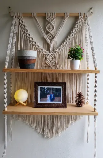 «Neferatri» | Tapíz de macramé con repisa